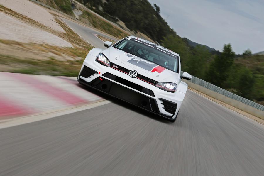  Volkswagen Golf GTI TCR 2017 года  (фото 16 из 33)